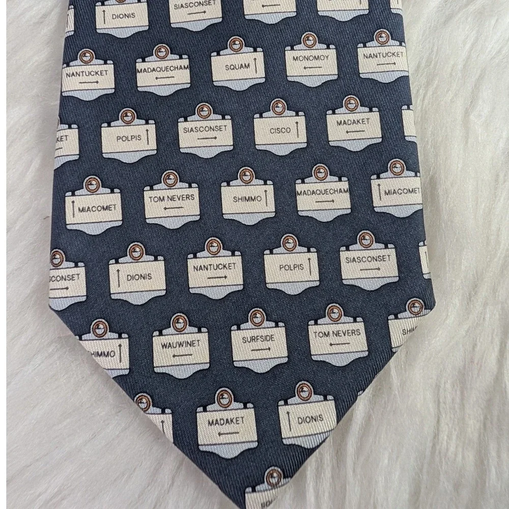 Vineyard Vines Necktie Mens OS Navy Blue Nantucket Town Signs Silk Tie